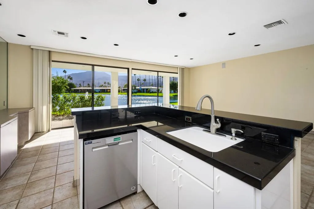 77947 Lago Drive, La Quinta, California 92253 home-pic-7